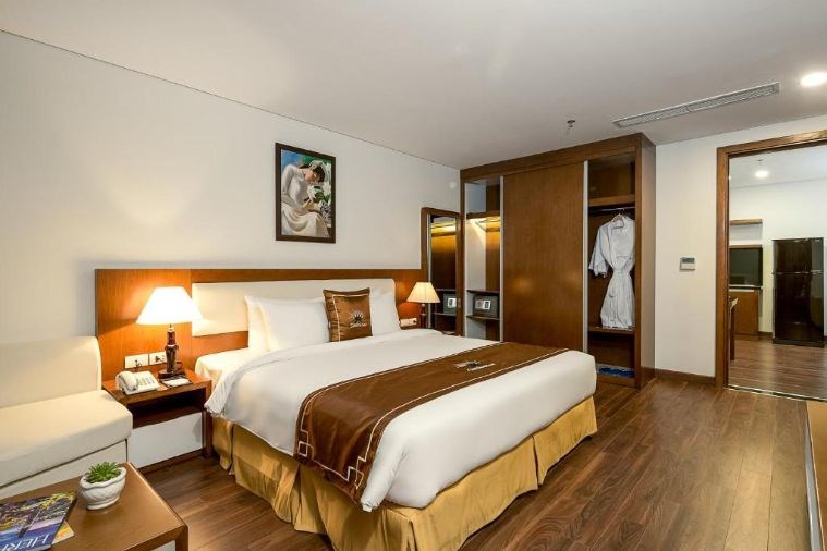   Luxury One Bedroom Apartment   Partial Sea View 